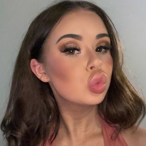 Meet your Posher, Abbey